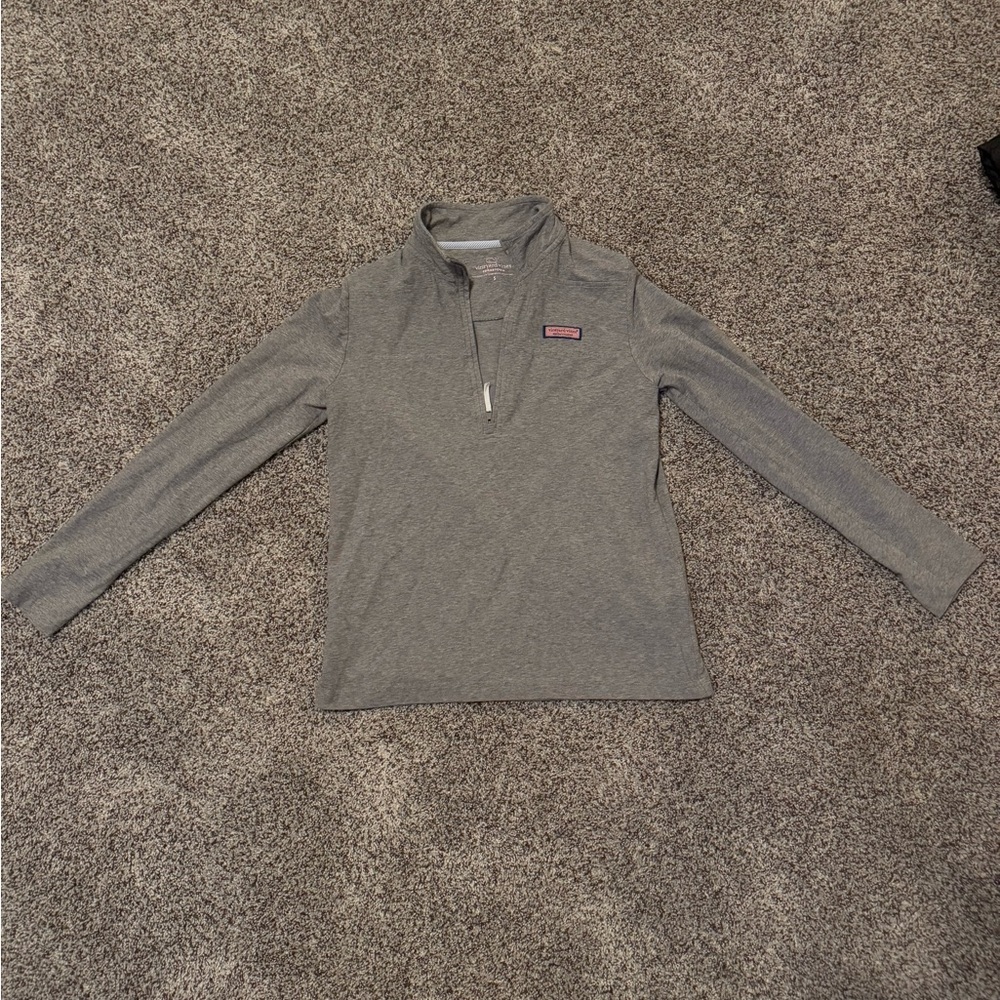 VINEYARD VINES QUARTER ZIP! Light weight, color gray, size women’s small!